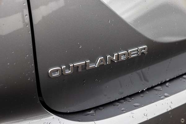 2023 Mitsubishi Outlander ES ZM