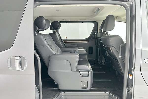 2023 Toyota Granvia VX GDH303R