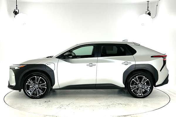 2024 Toyota bZ4X XEAM10R