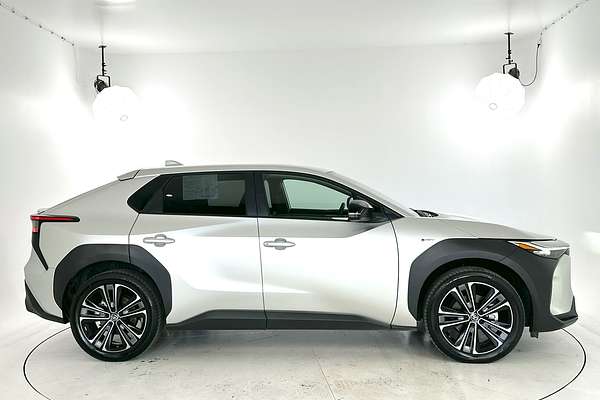 2024 Toyota bZ4X XEAM10R