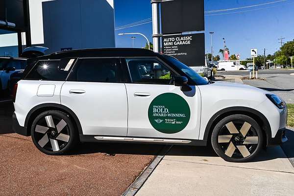2024 MINI Countryman SE Favoured U25