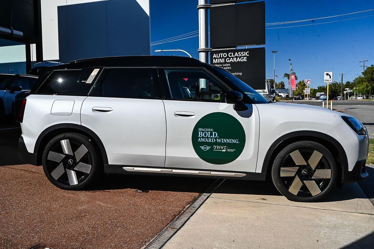 2024 MINI Countryman SE Favoured U25