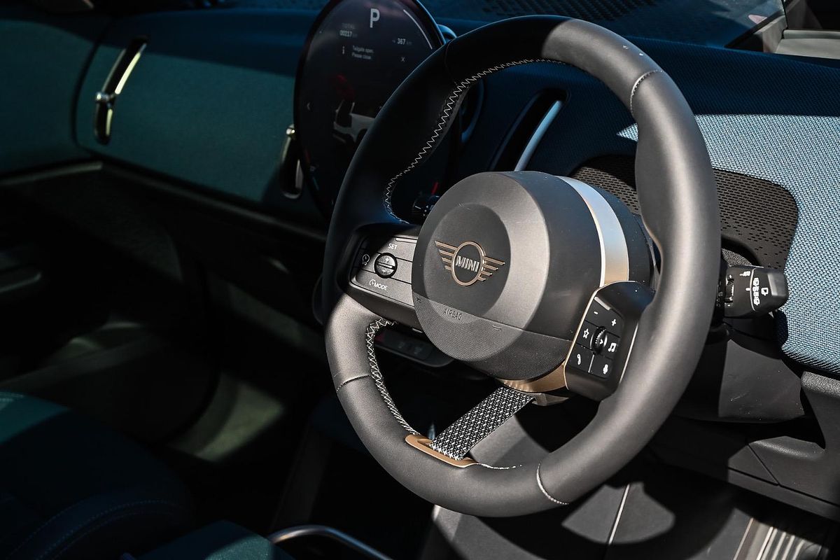 2024 MINI Countryman SE Favoured U25