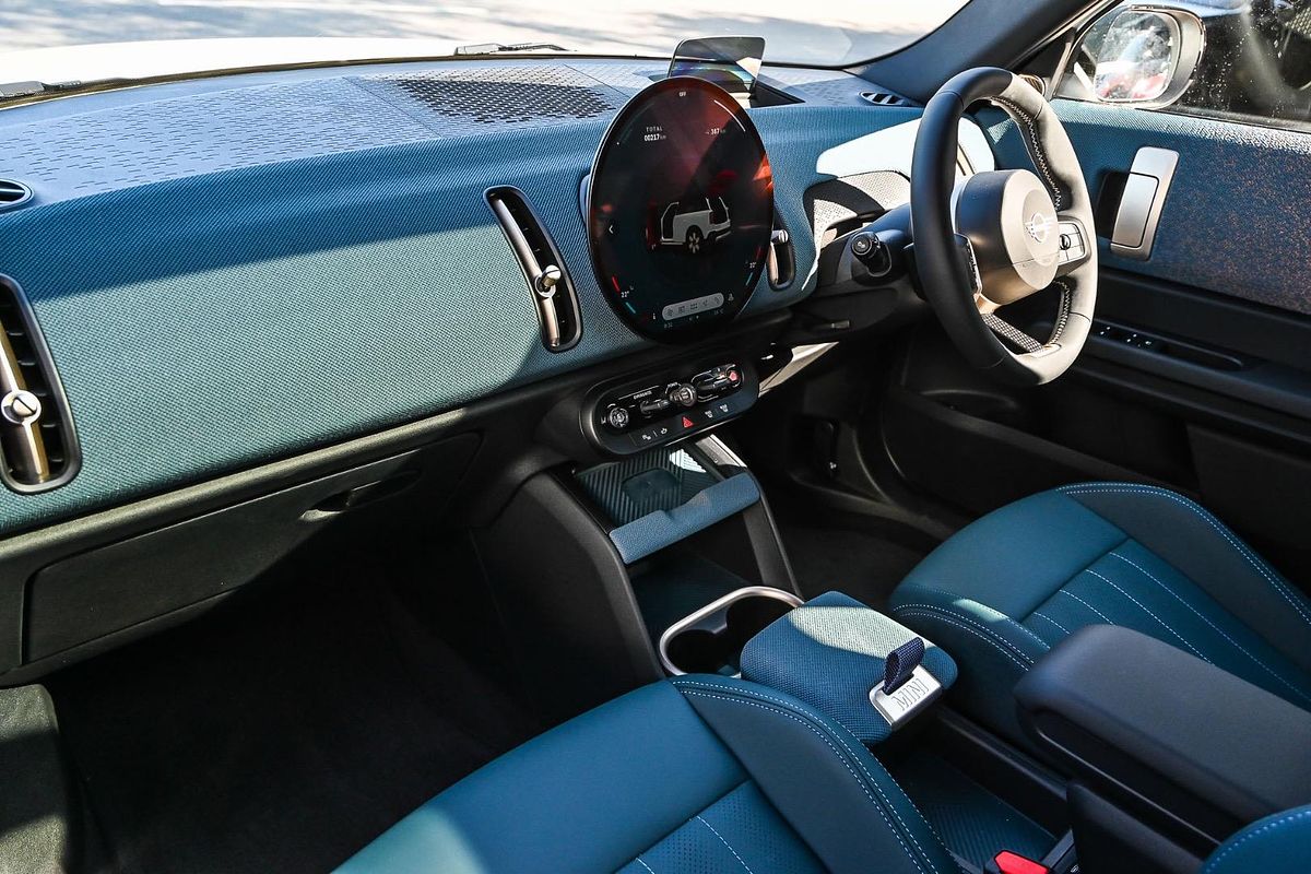 2024 MINI Countryman SE Favoured U25