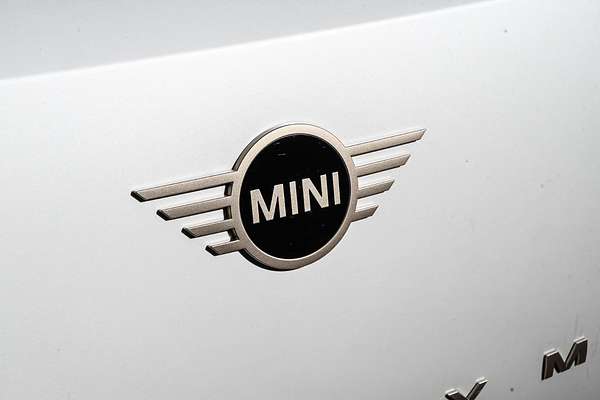 2024 MINI Countryman SE Favoured U25