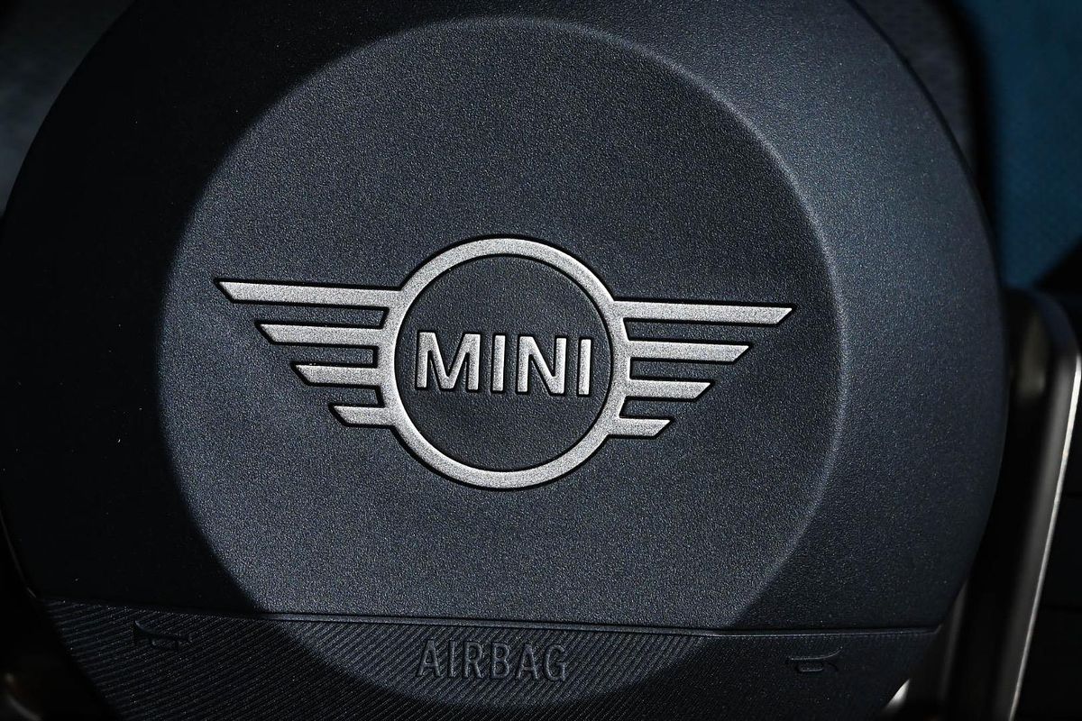 2024 MINI Countryman SE Favoured U25