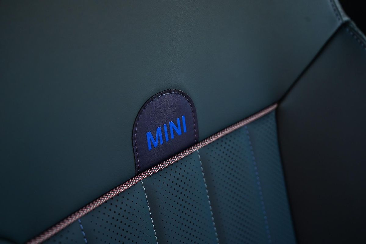 2024 MINI Countryman SE Favoured U25