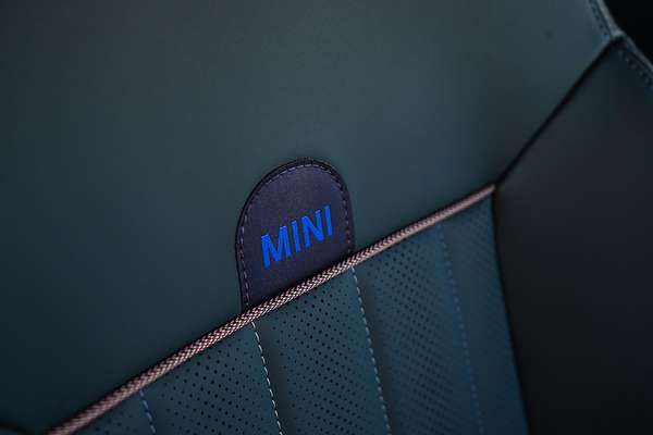 2024 MINI Countryman SE Favoured U25