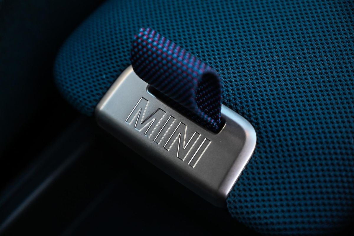 2024 MINI Countryman SE Favoured U25