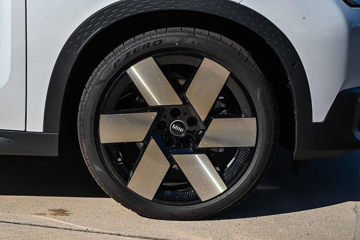2024 MINI Countryman SE Favoured U25