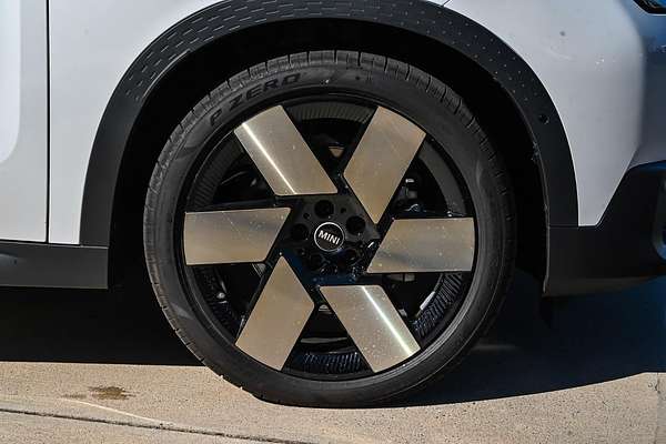 2024 MINI Countryman SE Favoured U25
