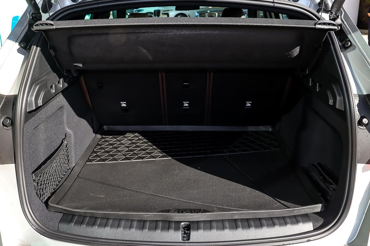 2025 BMW X1 sDrive18i U11