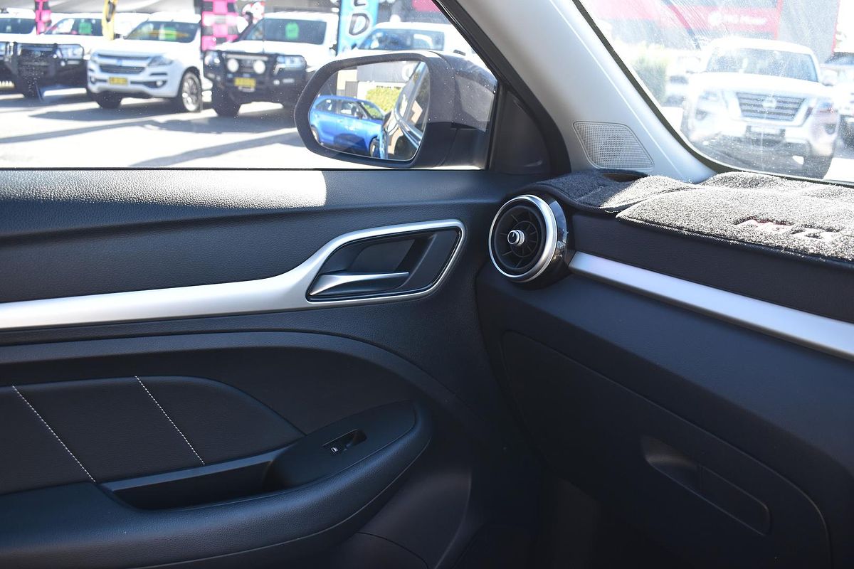 2020 MG ZS Essence AZS1