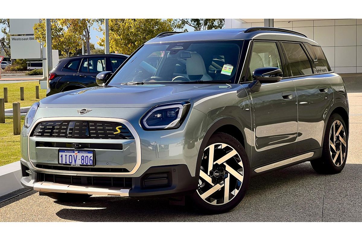 2025 MINI Countryman SE Favoured U25