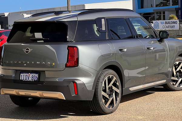2025 MINI Countryman SE Favoured U25