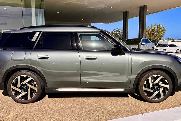 2025 MINI Countryman SE Favoured U25
