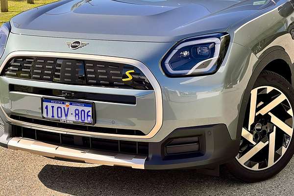 2025 MINI Countryman SE Favoured U25