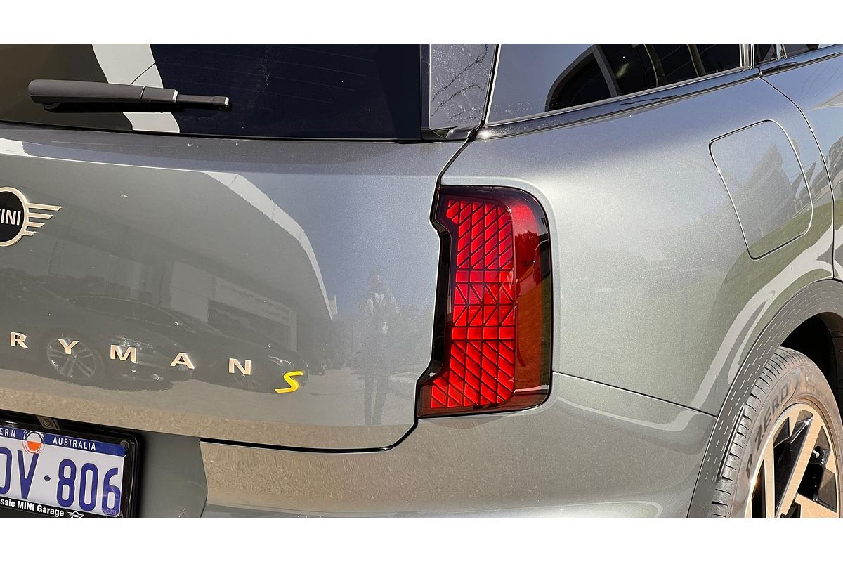 2025 MINI Countryman SE Favoured U25