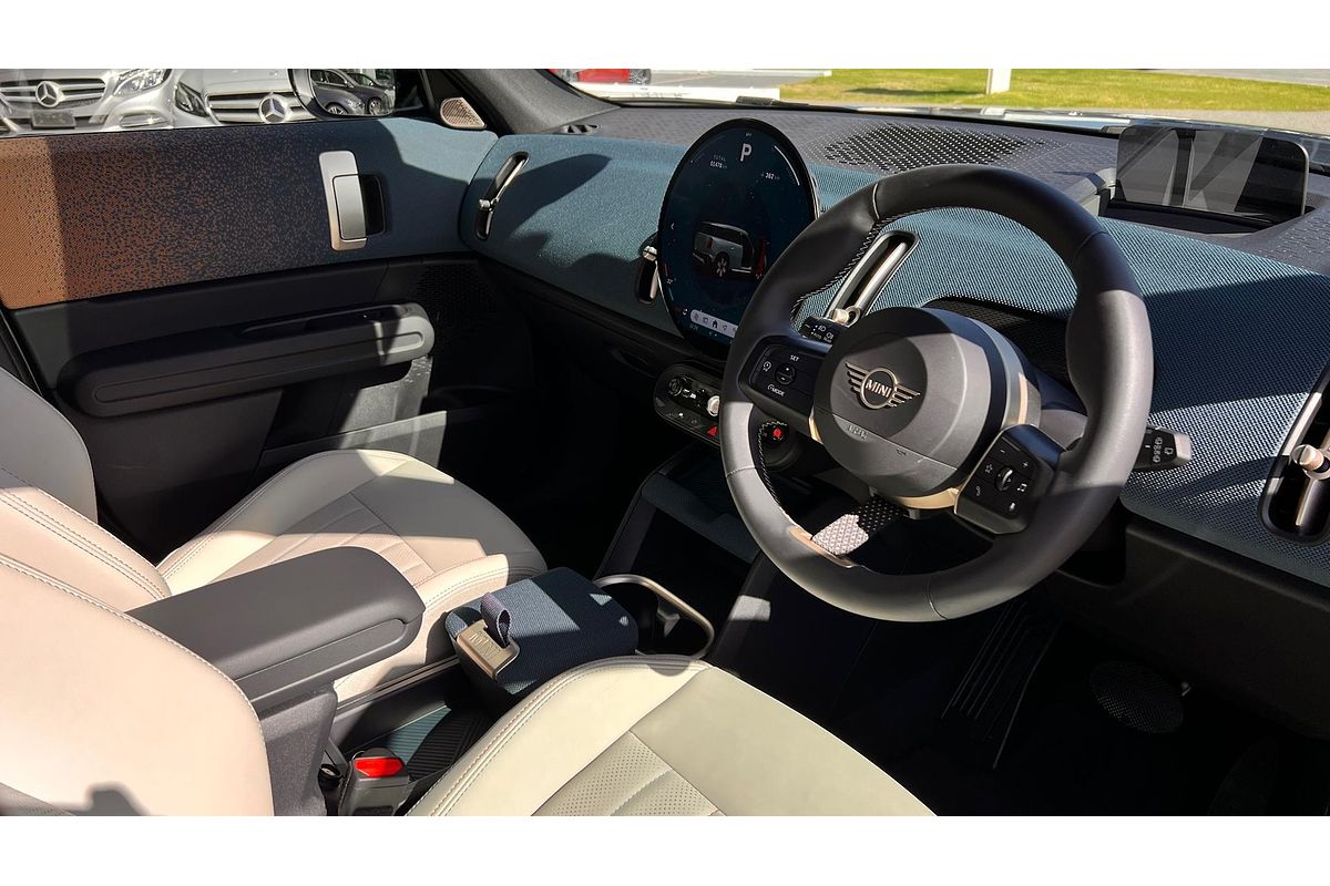 2025 MINI Countryman SE Favoured U25