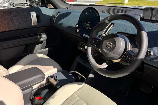 2025 MINI Countryman SE Favoured U25
