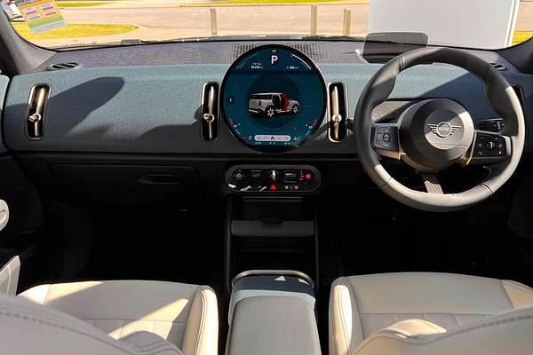 2025 MINI Countryman SE Favoured U25