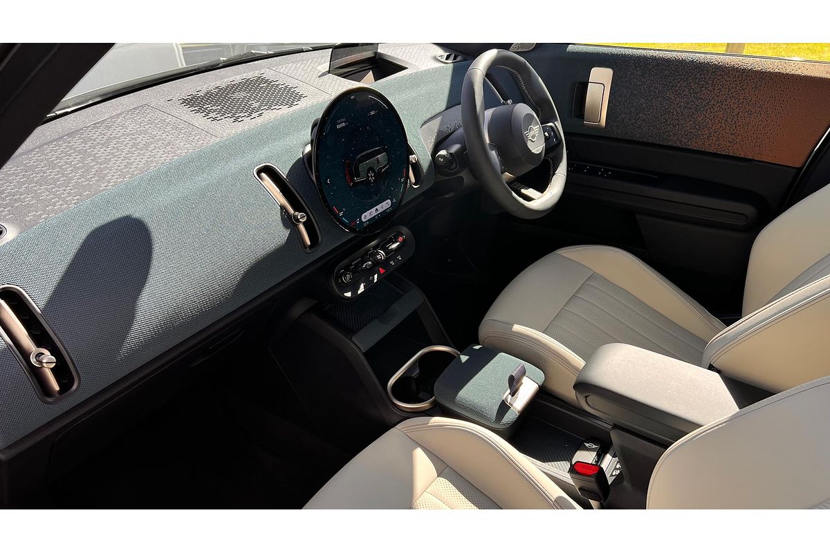 2025 MINI Countryman SE Favoured U25