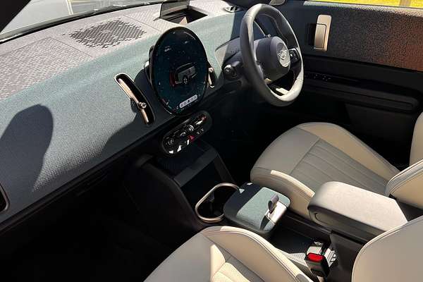 2025 MINI Countryman SE Favoured U25