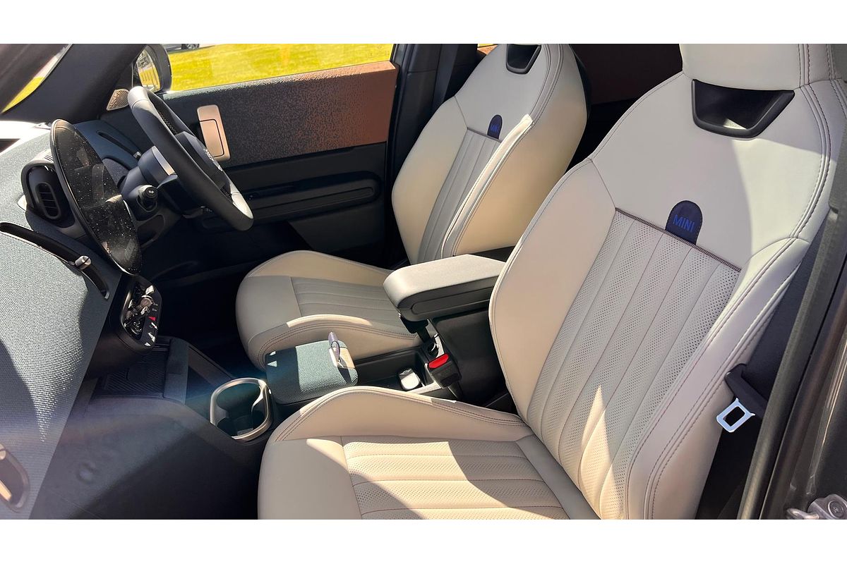 2025 MINI Countryman SE Favoured U25