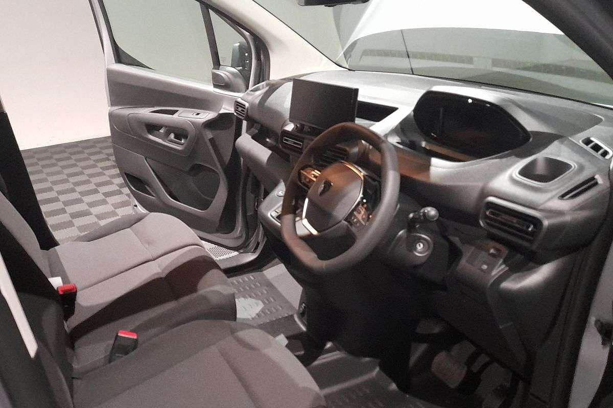 2025 Peugeot Partner Pro K9 SWB