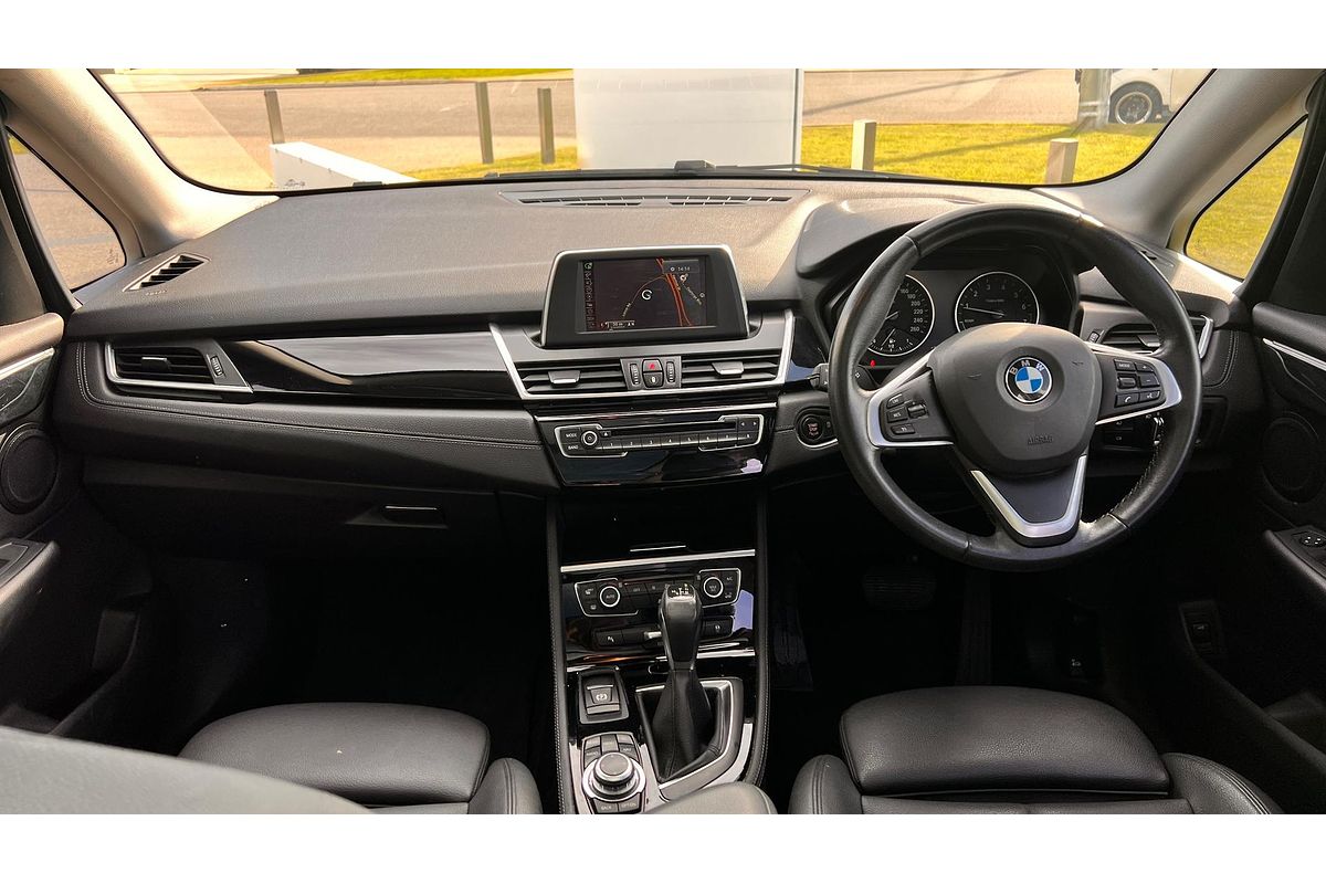 2015 BMW 2 Series 218i Sport Line F45