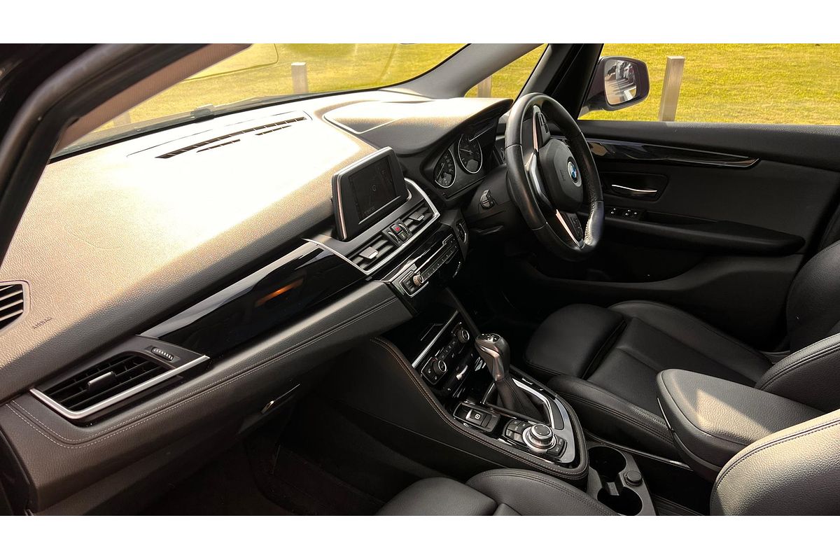2015 BMW 2 Series 218i Sport Line F45