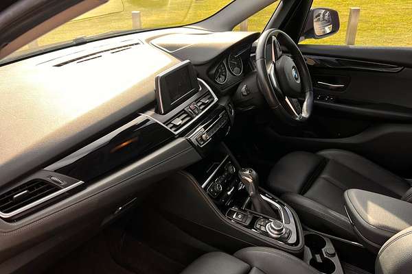 2015 BMW 2 Series 218i Sport Line F45