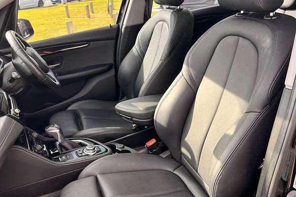 2015 BMW 2 Series 218i Sport Line F45