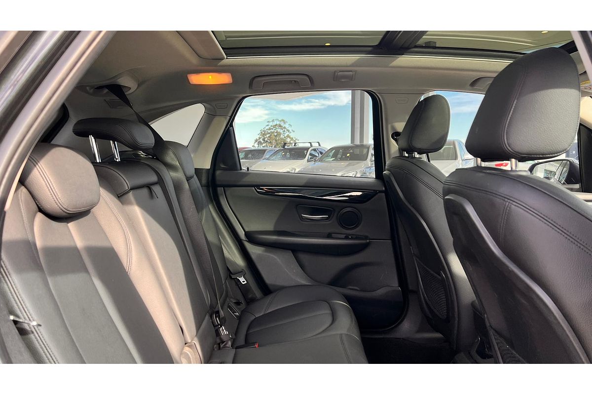 2015 BMW 2 Series 218i Sport Line F45