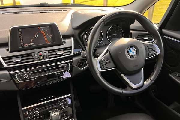 2015 BMW 2 Series 218i Sport Line F45