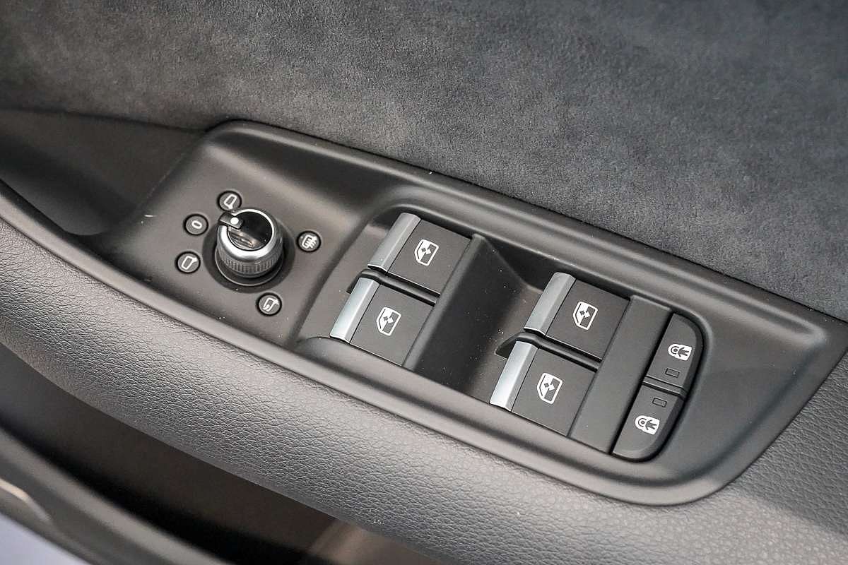 2024 Audi Q7 50 TDI S line 4M