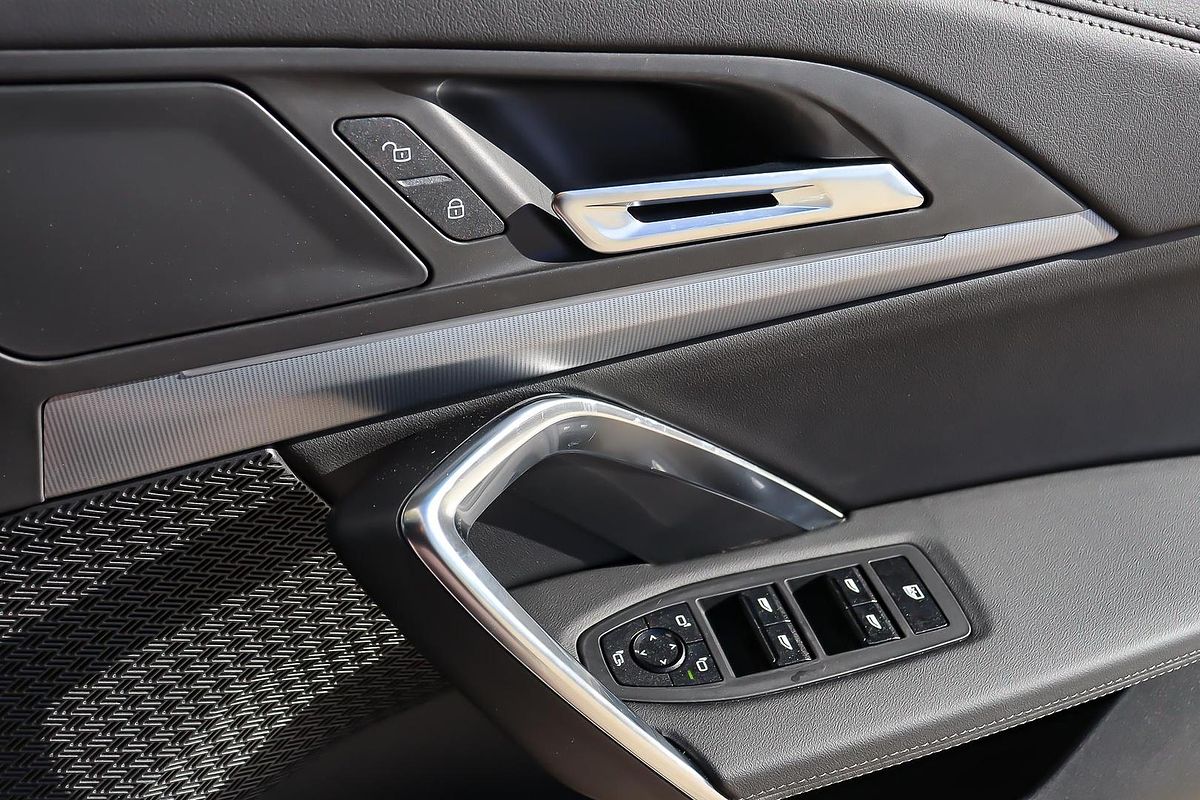 2025 BMW X1 sDrive18i U11