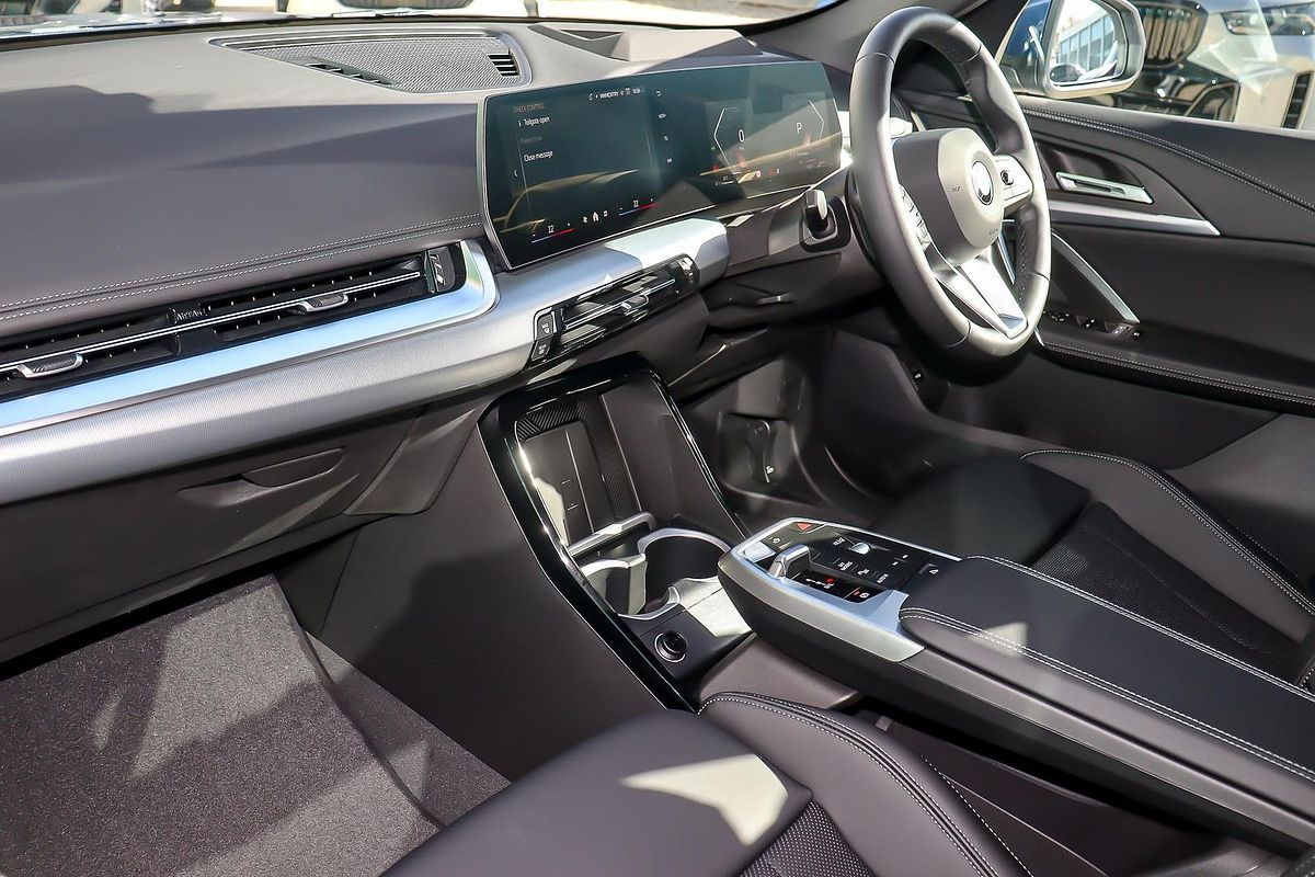 2025 BMW X1 sDrive18i U11