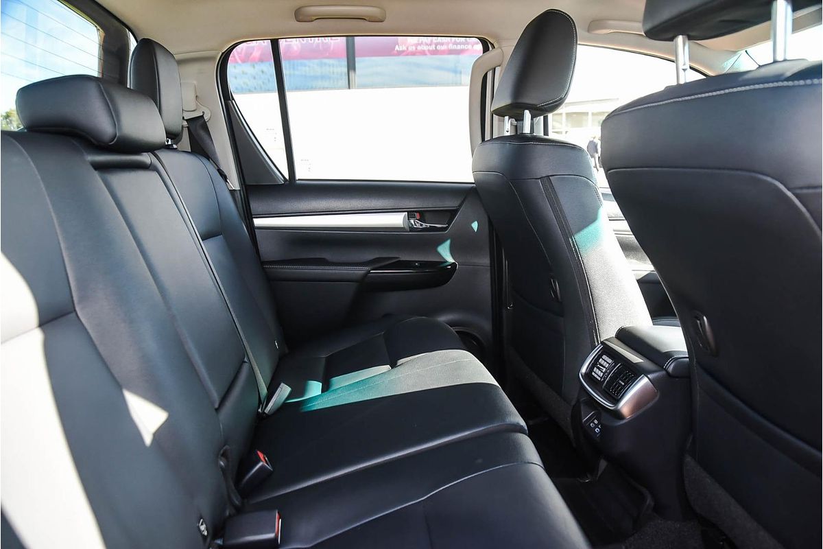 2024 Toyota Hilux SR5 48V GUN126R 4X4