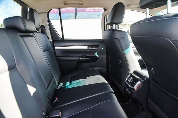 2024 Toyota Hilux SR5 48V GUN126R 4X4