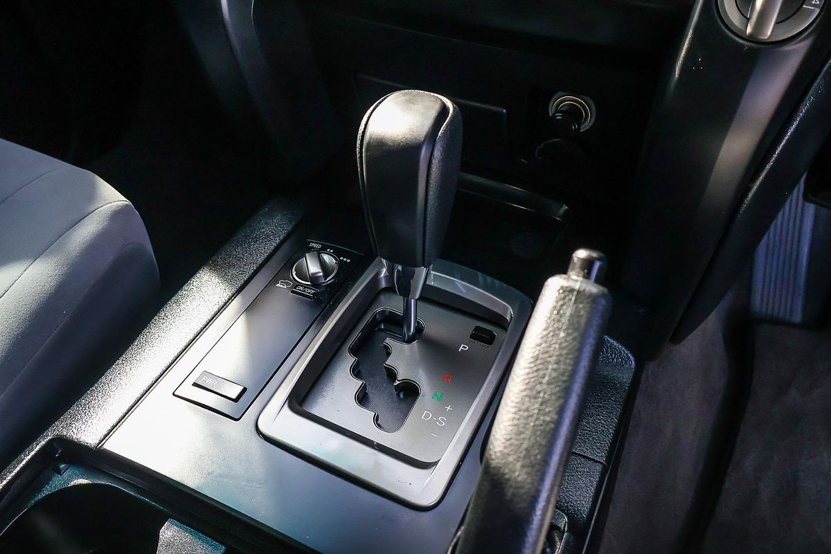 2009 Toyota Landcruiser GXL VDJ200R