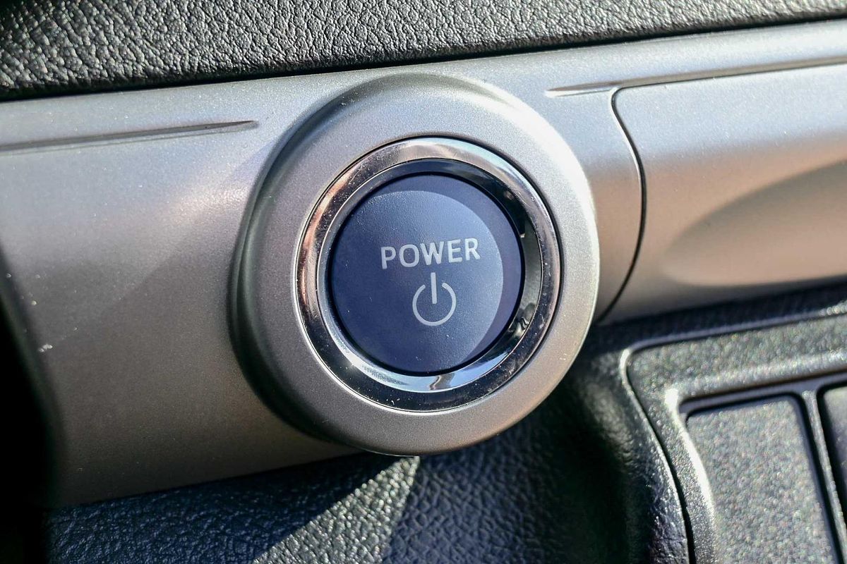 2017 Toyota Camry Altise AVV50R