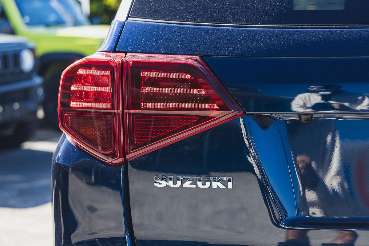 2024 Suzuki Vitara Shadow LY Series II