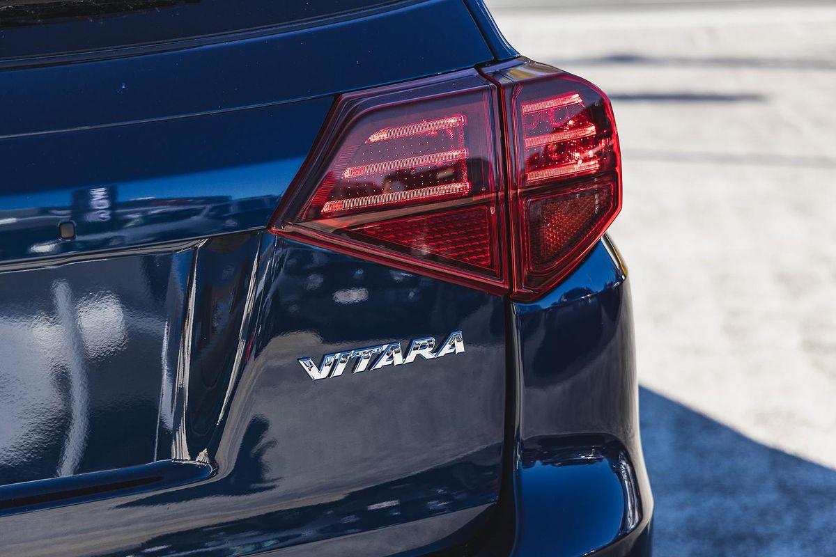 2024 Suzuki Vitara Shadow LY Series II