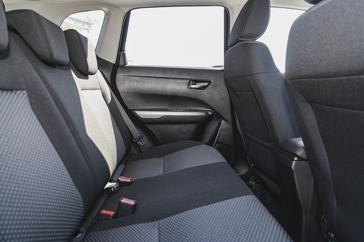 2024 Suzuki Vitara Shadow LY Series II