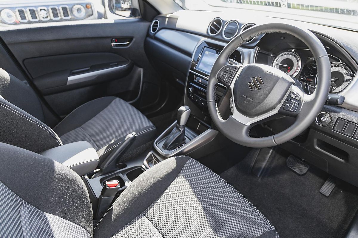2024 Suzuki Vitara Shadow LY Series II