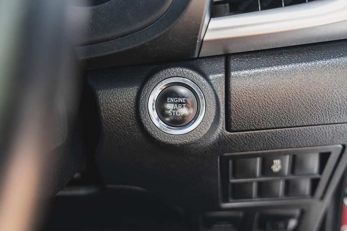 2015 Toyota Hilux SR5 GUN126R 4X4