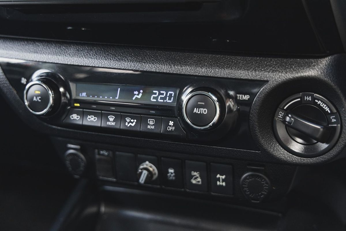 2015 Toyota Hilux SR5 GUN126R 4X4