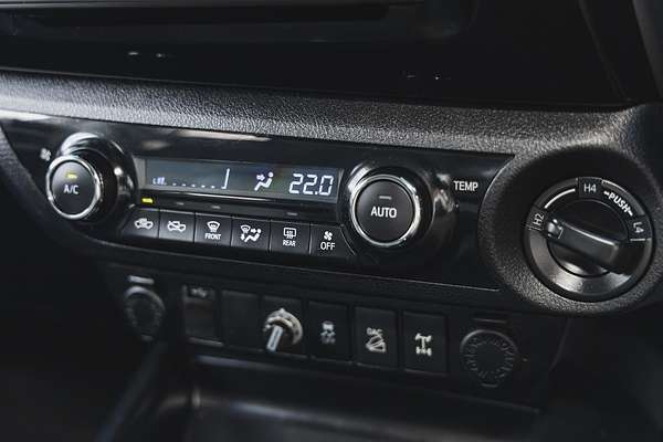 2015 Toyota Hilux SR5 GUN126R 4X4