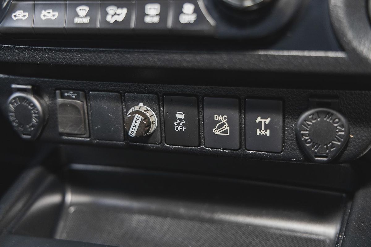 2015 Toyota Hilux SR5 GUN126R 4X4
